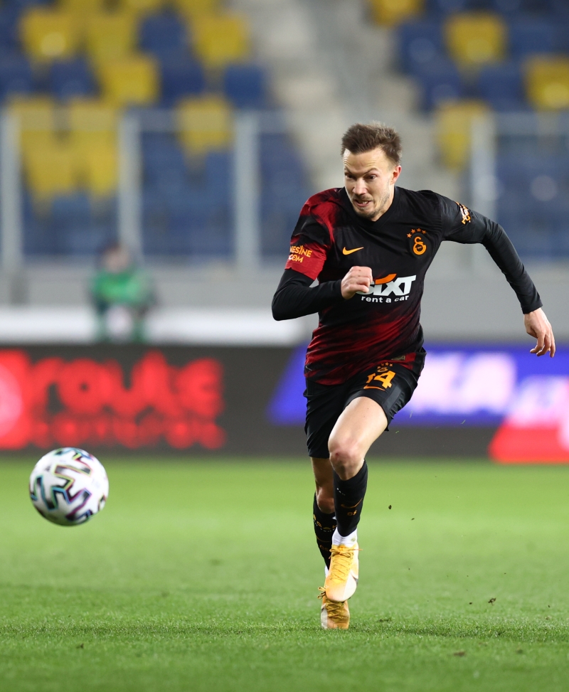 <p>Galatasaray'da Emre Taşdemir, Martin Linnes ve Fatih Öztürk gibi isimlerle de yolların ayrılmasına kesin gözüyle bakılıyor. Galatasaray'daki yaprak dökümü bununla da sınırlı değil...</p>