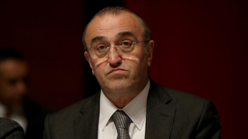 <p>Adaylık için kolları sıvayan Albayrak eğer beklediği geri dönüşleri alabilirse adaylığını önümüzdeki hafta resmen açıklayacak ve koltuğa talip olan beşinci isim olacak. </p>