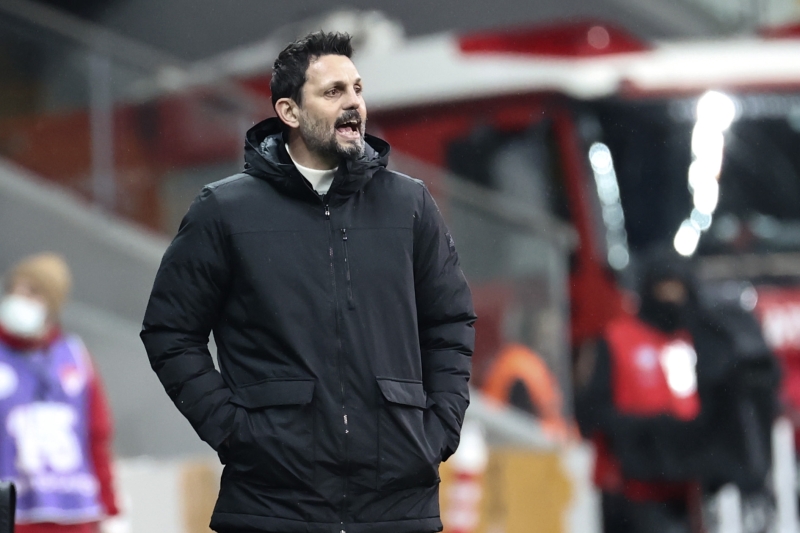 <p>Ancak ayn federasyon kaytlarnda Erol Bulut'un yardmclar Mehmet Yozgatl, brahim Menderes ve Pantelis Pantelepoulos'un szlemelerinin 7 Nisan 2021 tarihinde feshedildii yazld. </p>