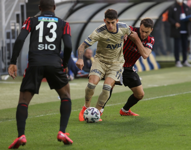 <p>Süper Lig'de dört karşılaşmada forma giyen yıldız futbolcunun yeni durağının Boca Juniors olacağını iddia edildi.</p>