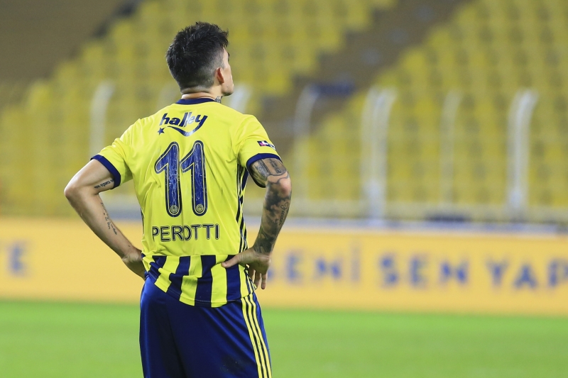 <p>Diego Perotti'nin sezon sonunda Fenerbahçe ile yollarının ayrılmasına ise kesin gözüyle bakılıyor. </p>