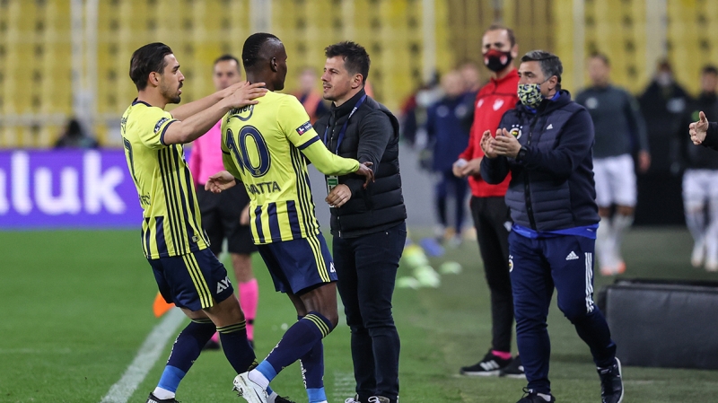 <p><b>HEDEFLER OK BYK</b><br></p><p><br></p><p>Sar-Lacivertli futbolcularn Emre Belzolu'na byk sayg duymasnn yan sra kendisini ok sevmesi, nemli bir art. </p>