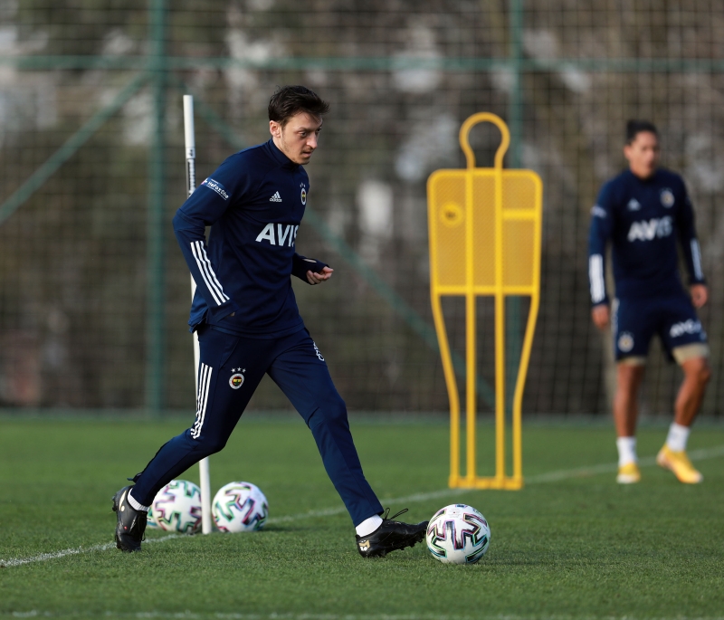 <p>Yldz futbolcu, msabakann 67. dakikasnda sakatl nedeniyle oyundan kmak zorunda kalmt.</p>