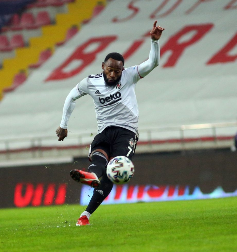 <p>Bu durumda hücum hattı Josef-Ghezzal-Atiba-Ljajic-Gökhan Töre ve N'Koudou'dan oluşabilir. </p>