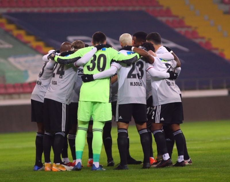 <p>Siyah beyazlıların Kayserispor karşısındaki muhtemel 11'i; <b>'Ersin-Rosier-Vida-Montero-N'Sakala-Josef-Ghezzal-Atiba-Ljajic-Gökhan Töre-N'Koudou'</b> şeklinde.</p>