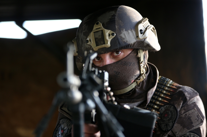 <p>zel harekat polislerimizle gurur duyuyoruz.</p>