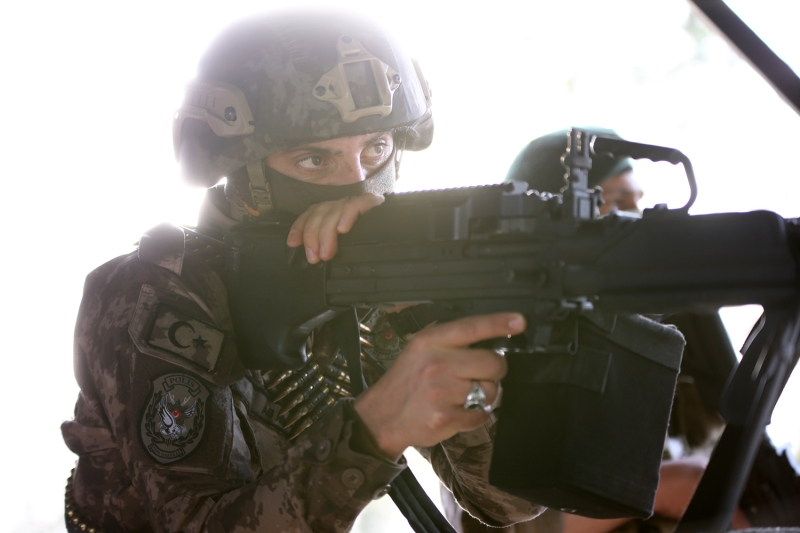 <p>Allah'n izniyle Osmaniye'miz, buradaki kahraman polislerimizle gvendedir.</p>