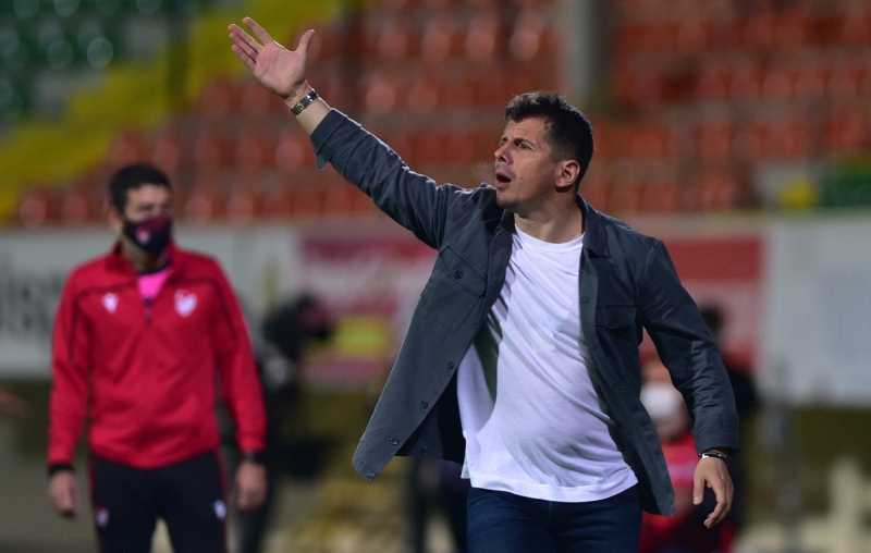 <p>41. dakikada Alanyaspor gole yaklat. Caner Erkin'den Mustafa Pektemek'in ayandaki topa kritik bir mdahale geldi.</p>