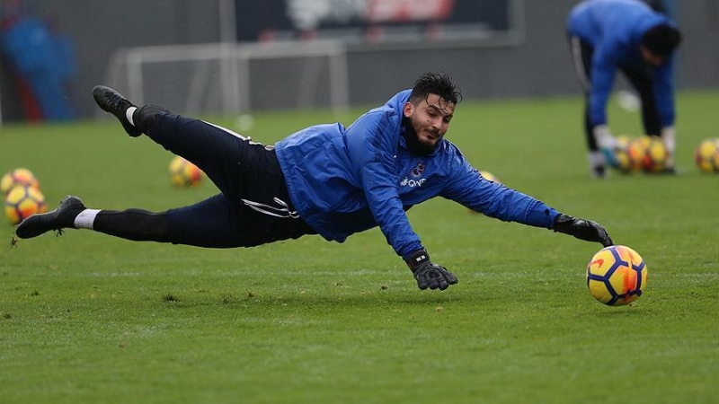 <p>Alisson'un forma giymediği maçlarda kalede sıkıntı yaşayan ve Brezilyalı file bekçisiyle rekabet edebilecek üst düzey bir isim arayan Liverpool, Uğurcan'da karar kıldı.</p>