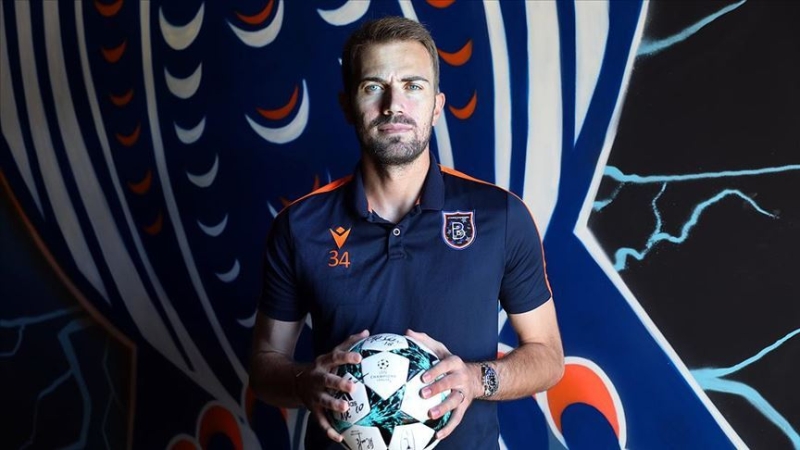 <p>Başakşehir'den eski öğrencisini kadroda düşünen Avcı, Uğurcan'ın transferi durumunda görüşmeleri bizzat yürütecek.</p>