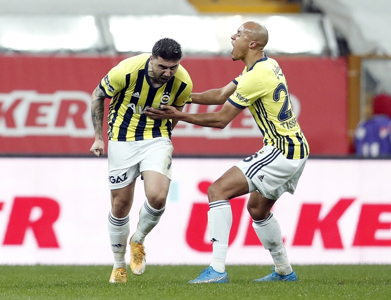 <p>Ozan'ı isteyen takım çok ancak bu konuda ilk adımı atan Crystal Palace olacak.</p>