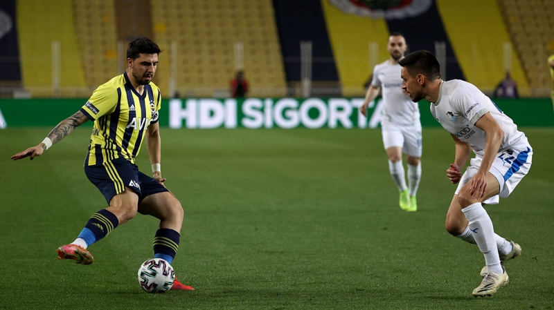 <p><b>PAZARLIK YOK! 20 MİLYON EURO</b></p><p><br></p><p>İngiliz ekibi, Milli futbolcuyu çok istiyor. Bu nedenle sözleşmesinde yer alan '20 milyon Euro'ya serbest kalır' maddesini kullanmayı planlıyorlar. </p>