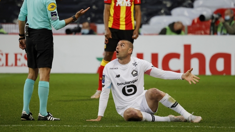 <p><b>'Elbette Burak Yılmaz, Lyon maçında ve daha genel olarak Ligue 1'de başladığından bu yana zihinlere damga vurdu. Elbette Lille Türk milli futbolcusu olmadan buraya gelemezdi.' </b>değerlendirmesinde bulunulan haberde, Burak Yılmaz, Paris Saint-Germain'in yıldız futbolcusu Kylian Mbappe ile karşılaştırılırken, Burak'ın sakatlığı nedeniyle neredeyse iki ay sahalardan uzak kalmasına rağmen Mbappe'den daha fazla gol attığı belirtildi.</p>