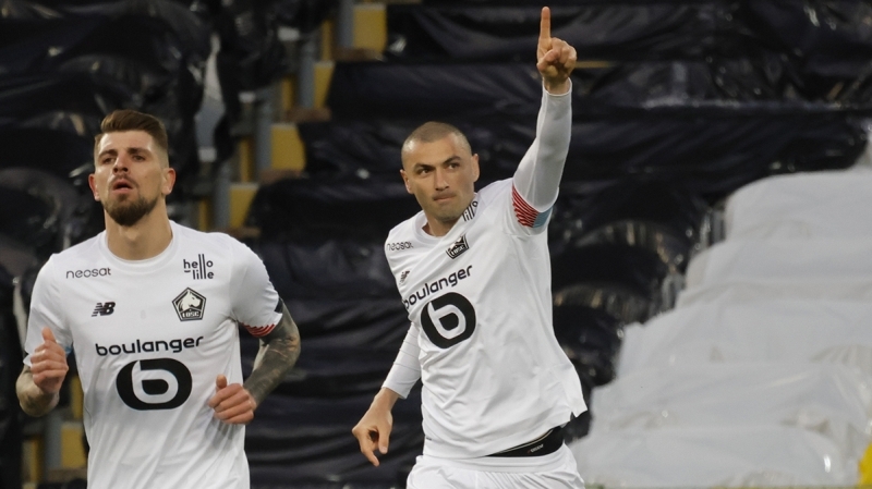 <p>Ülkenin en önemli gazetelerinden Le Figaro'nun haberinde de Burak Yılmaz'ın Lille takımının son yıllarda transfer ettiği en iyi futbolcu olduğu belirtilerek, <b>'Lille onun sayesinde Fransa şampiyonluğuna doğru ilerliyor.'</b> ifadesi kullanıldı.</p>