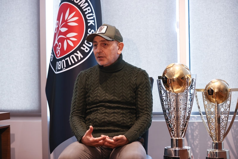 <p>'Beşiktaş, Galatasaray'a puan kaybettikten sonra ülkenin gözü bize döndü.'</p>