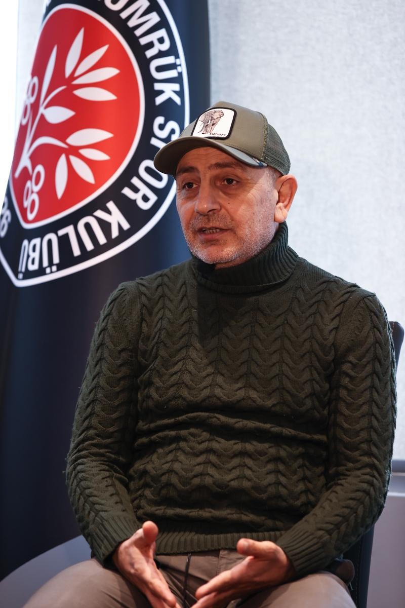 <p>'Kulüplerimizi mi güzelleştireceğiz, yoksa yüreğinde insan sevgisi taşımayan, ipe sapa gelmez insanlara göre mi davranacağız?'</p>