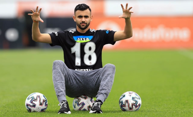 <p><b>LEİCESTER'İN ELİ ARTIK DAHA GÜÇLÜ</b></p><p><br></p><p>Beşiktaş ise gelişmelerden hiç de hoşnut değil. Daha önce Leicester kulübü ile fiyat pazarlıklarında sorun yaşayan ve indirim sağlayamayan Siyah-Beyazlı yönetim, şimdi iyice köşeye sıkışmış durumda.</p>