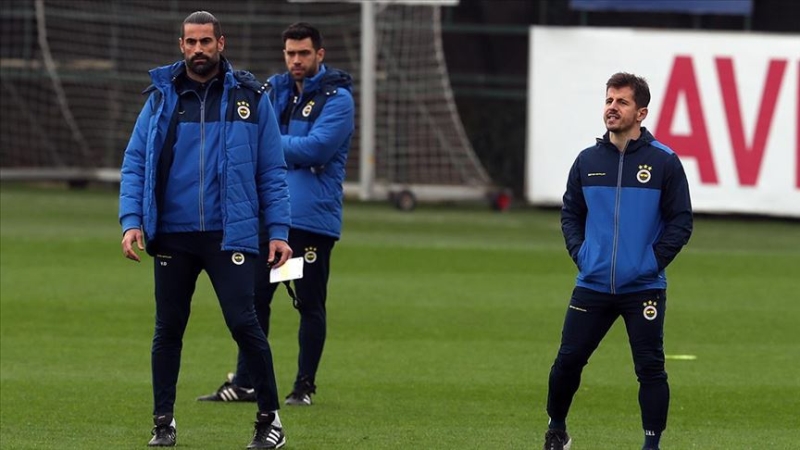 <p><b>FENER 1 TAŞLA 2 KUŞ VURACAK</b></p><p><br></p><p>Asistleri ve golleriyle Süper Lig'i adeta domine eden Ghezzal'e Emre Belözoğlu'nun da onay verdiği bildirildi. </p>
