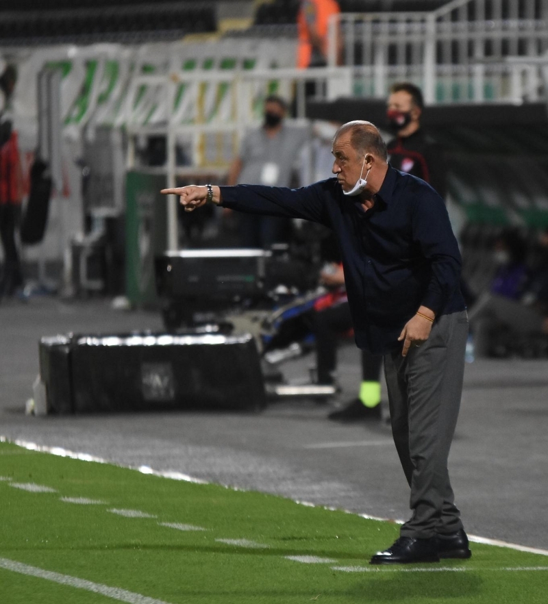 <p>Kar��la�man�n ard�ndan da a��klamalarda bulunan ve Ahmet Nur �ebi'nin s�zlerine a��k a��k g�ndermede bulunan Fatih Terim �u ifadeleri kullanm��t�:</p>