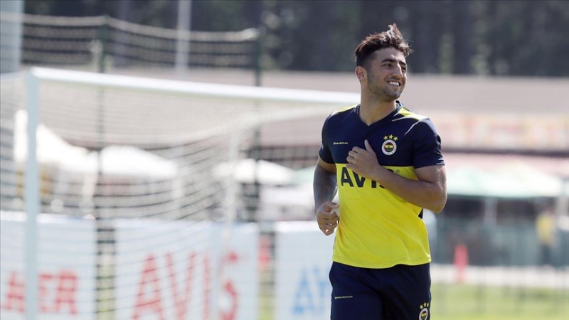 <p><b>ALLAHYAR'A TEKLİFLER GELİYOR</b></p><p><br></p><p>Ukrayna'da kiralık olarak oynayan Allahyar da iyi bir teklif gelirse satılacak.</p>