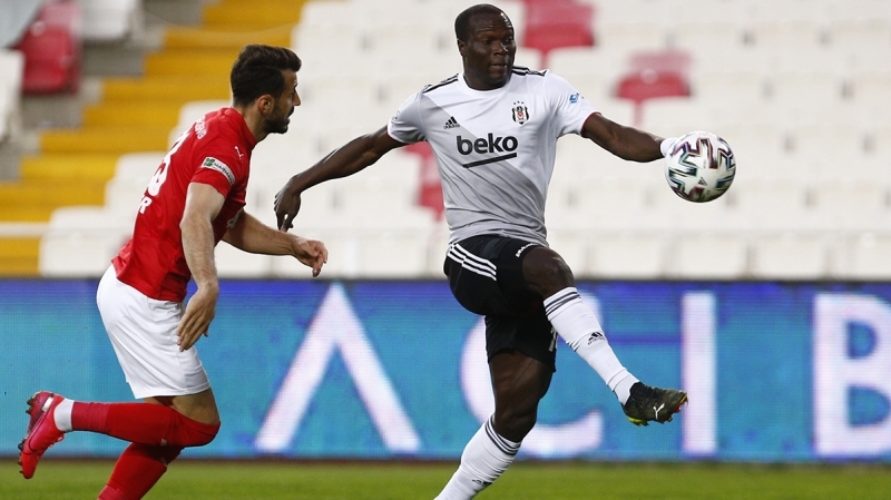 <p>Beşiktaş'ta bu sezon 26 lig maçına çıkan Vincent Aboubakar, 15 gol atarken 5 de asist yapmıştı. </p>