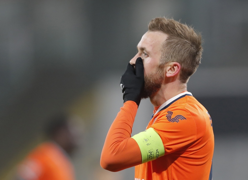 <p><b>İMZA AŞAMASINA GELİNDİ</b></p><p><br></p><p>Başakşehir ile 2025'e kadar sözleşmesi olmasına rağmen bu transferden vazgeçmeyen Kanarya, Visca'nın da istekli olmasıyla imza aşamasına geldi. </p>