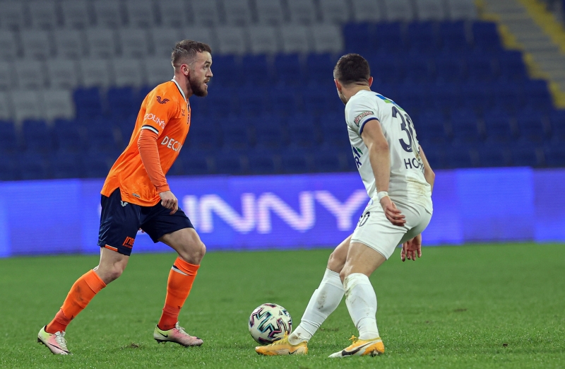 <p><b>3 MİLYON EURO + 1 FUTBOLCU</b></p><p><br></p><p>Başakşehir Başkanı Göksel Gümüşdağ'ın Visca'nın satışına onay verdiği öğrenilirken, Fenerbahçe'nin bu transferde 3 milyon euro bonservis ve bir oyuncuyu takasta kullanacağı iddia edildi.</p>