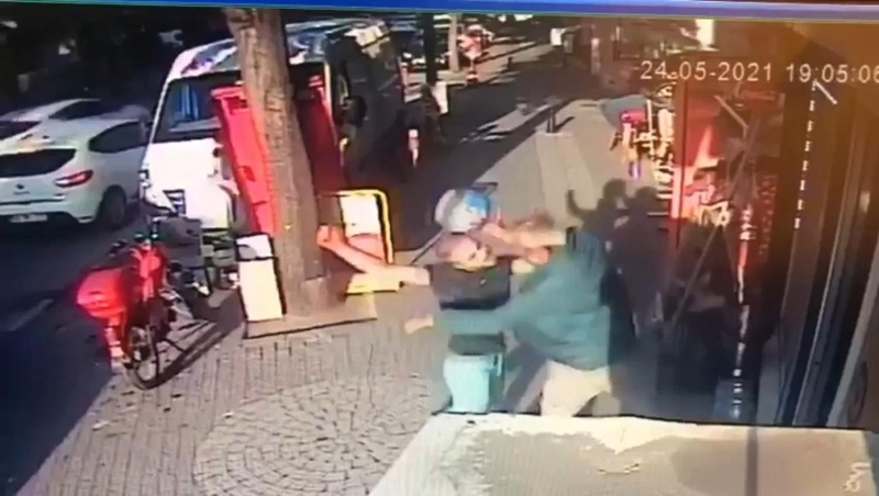 <p>Neye u�rad���n� �a��ran sald�rgan kendini yerde buldu.</p>