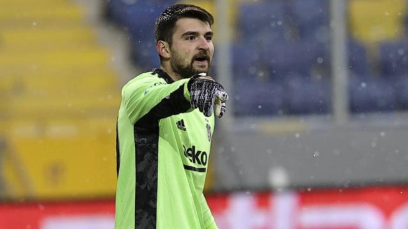 <p><b>'OTURMAYA G�TMEM'</b><br></p><p><br></p><p>Gelece�iyle ilgili olarak ge�en hafta a��klamada bulunan Ersin �u ifadeleri kullanm��t�:</p>