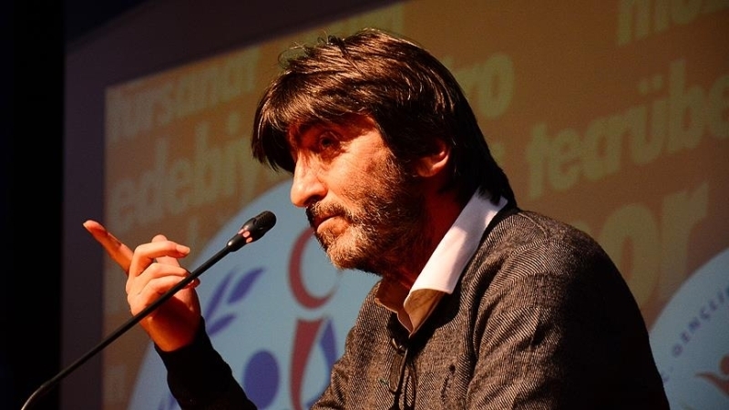 <p>Başkan Ali Koç'la Fenerbahçe'nin geleceğiyle ilgili bir gündem olmayan sohbet gerçekleştirdiklerini ifade eden Dilmen, şu ifadeleri kullandı:</p>