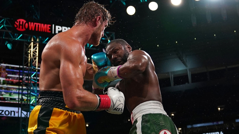 <p>Florida eyaletinin Miami kentindeki Hard Rock Stadyumu'nda yapılan karşılaşma, yerel saatle 20.00'de başladı.</p>