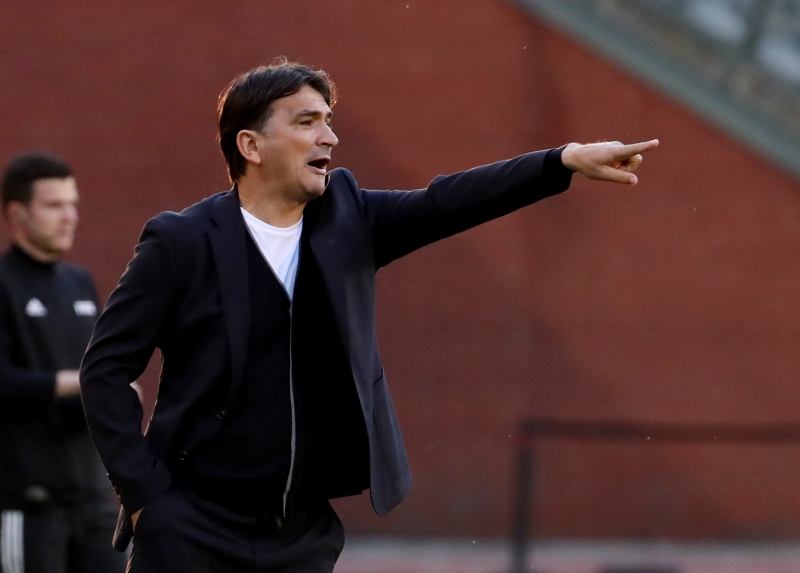 <p>Ge�en sezon Dalic ile g�r���l�p belli bir noktaya gelinmi�ti ancak EURO 2020'nin pandemi nedeniyle 2021'e ertelenmesi sonras� H�rvat �al��t�r�c� bu teklifi geri �evirmi�ti. </p>