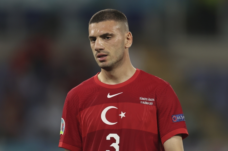 <p>Avrupa Şampiyonası tarihinde ilk kez bir turnuvanın açılış golünü bir futbolcu kendi kalesine attı.</p>