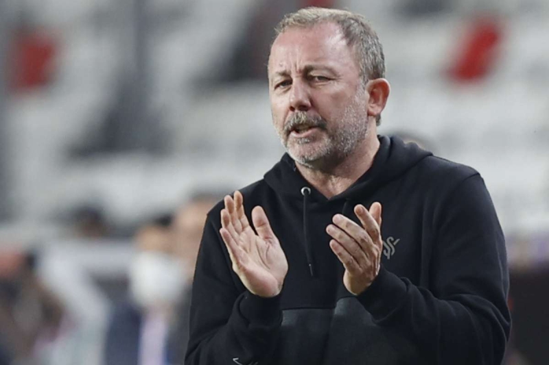 <p>Siyah-beyazl ynetim, hafta iinde baarl altrcyla bir araya gelerek imzalar atacak.</p>