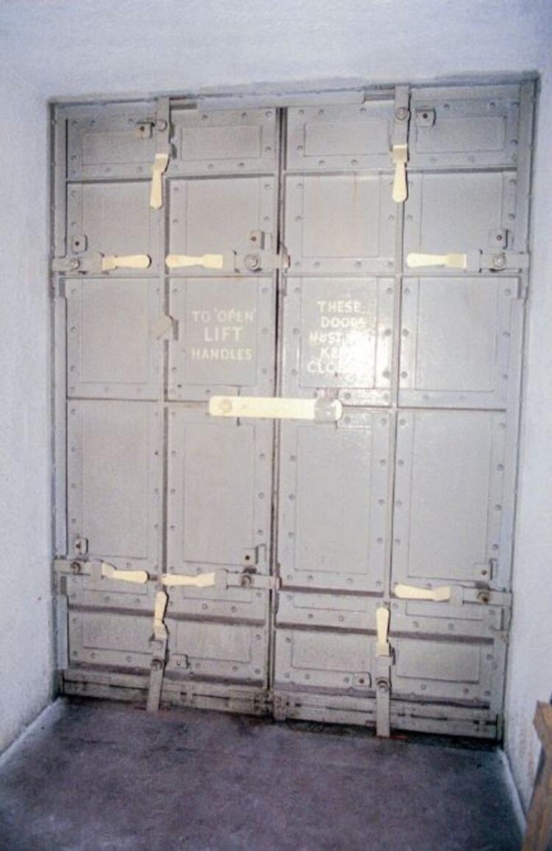 <p>Bu acil durum sığınağı, 1963'te Barış İçin Casuslar adlı savaş karşıtı eylemci grubun Reading'de benzer bir gizli hükümet sığınağına girip ülke çapındaki planı ifşa ettiği zamana kadar sır olarak saklandı.</p>