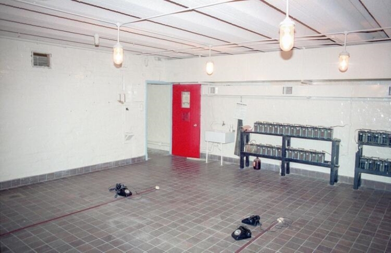 <p><b>EN BÜYÜKLERDEN BİRİ </b></p><p>Edinburgh'daki sığınak, savaş durumunda yönetim merkezi olarak görevini üstlenme kabiliyetine sahip, Birleşik Krallık'taki en büyük yeraltı askeri sitelerinden biri olma özelliği taşıyor.</p>