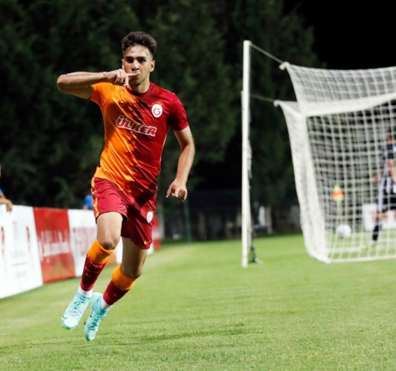 <p>'�ok �al��kan bir �ocuk oldu�u i�in daha sonra ��k�� yakalad�. ��k�� yakalay�nca bir patlama oldu. Daha iyi bir performans sergileyece�ini d���n�yorum. Yak�ndan takip ediyoruz. Ger�ekten �ok mutlu oluruz.'</p><p>Ak�am</p>