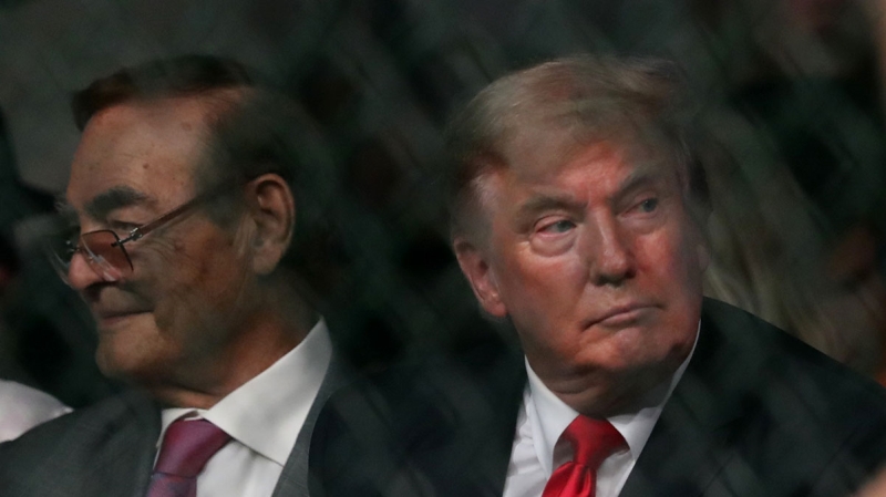 <p><span >ABD eski başkanı Donald Trump da dev mücadeleyi izleyenler arasındaydı.</span><br></p>
