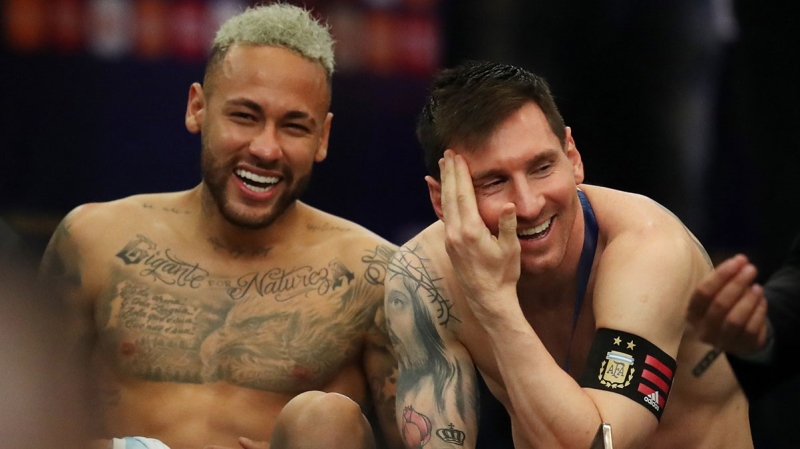 <p>Neymar'ın finali kaybetmesinin ardından kahkaha dolu anları sosyal medyada kimileri tarafından tepki görürken kimi taraftarlar ise Brezilyalı oyuncuya sahip çıktı.</p>