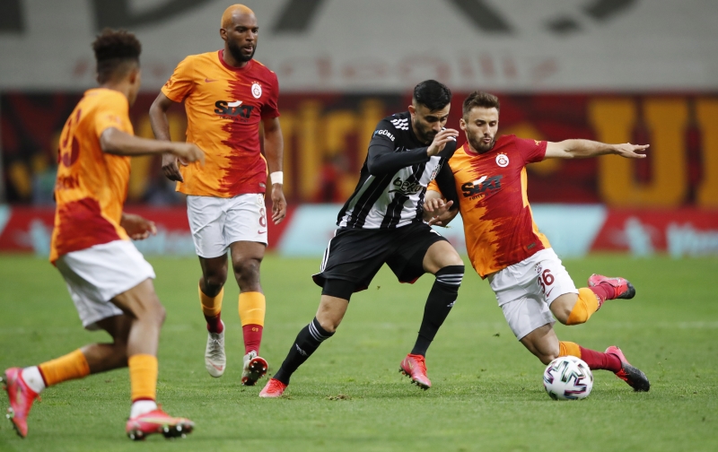 <p>Ghezzal'ı menajerinin ve G.Saray Teknik Heyeti'nin ikna ettiği öğrenildi. </p>