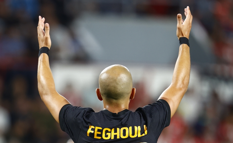 <p>Mücadeleye kulübede başlayan Cezayirli futbolcu, 60. dakikada Arda Turan'ın yerine oyuna girdi. </p>