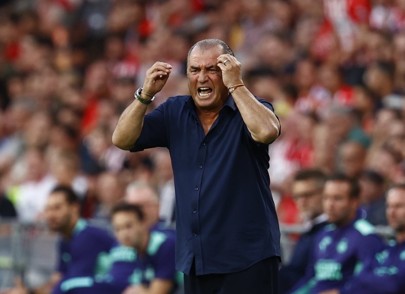 <p><b>3 İSMİN BİLETİ KESİLDİ!</b></p><p><br></p><p>Transferlerin PSV maçına yetişmemesi can sıkarken, mevcut oyuncuların sahadaki performansı sonrası teyakkuza geçildi. </p>