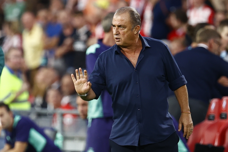 <p>Takıma yeni katılacak isimler için operasyonu sürdüren sarı-kırmızılılarda teknik direktör Fatih Terim 3 ismin biletini kesti. İşte o isimler...</p>