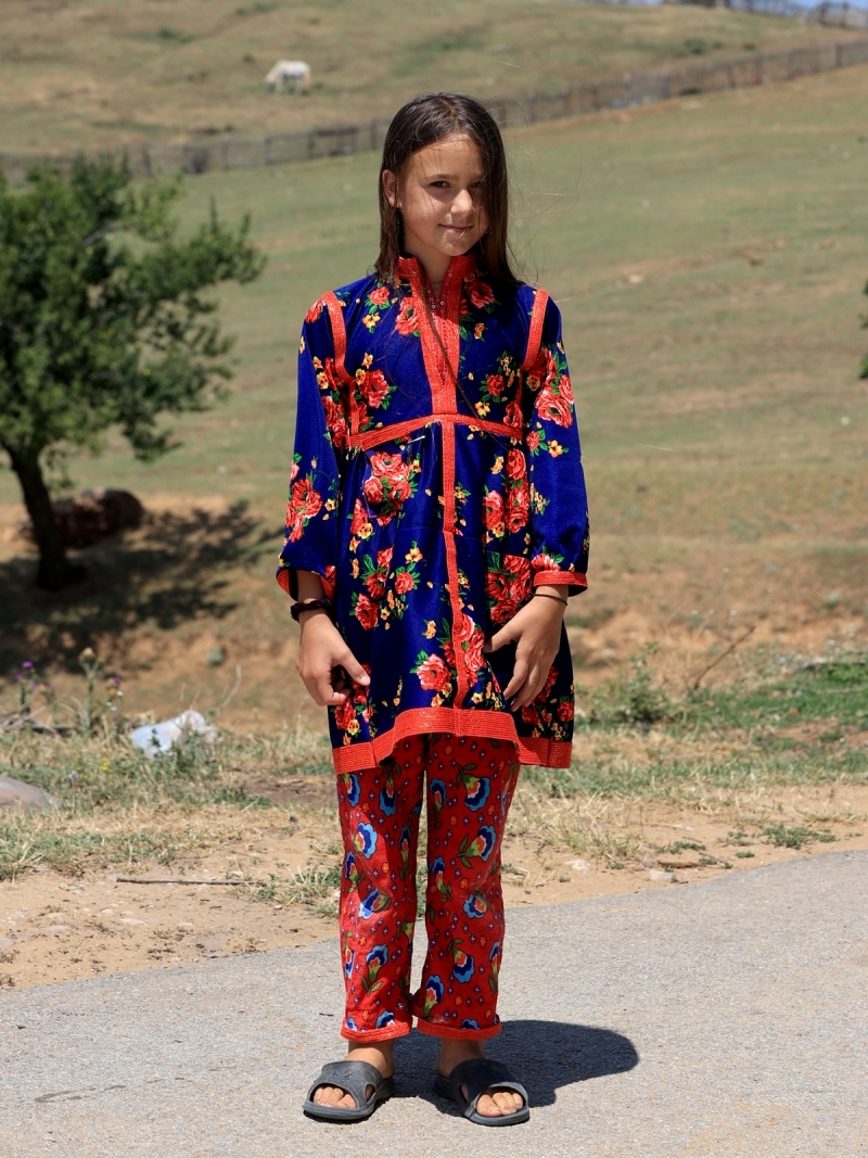 <p> Günlük yaşamlarında kendi aralarında 'fistan' dedikleri renkli elbiseler giyinen yörükler aile yapılarına oldukça önem veriyor. </p>