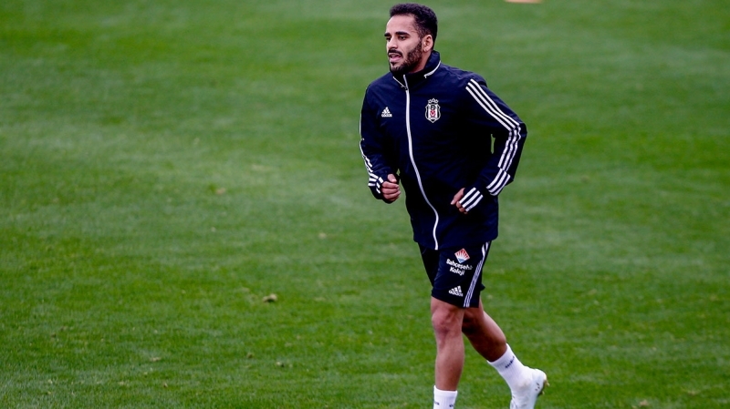 <p>Diğer yandan da yıllık ücreti 800 bin Euro olan, 2 sezonda sadece 7 maçta forma giyen, geçen sezon tek bir dakika bile oynamayan sağ bek <b>Douglas</b>, <b>'Beşiktaş'tan ayrılmam. Burada çok mutluyum'</b> diye konuştu. </p>