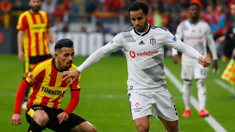 <p>3 futbolcunun da 1'er senelik sözleşmesi kalırken, kazandıkları yıllık ücretlerin toplamı ise 5.7 milyon Euro. </p>