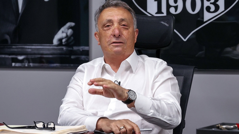 <p><b>GHEZZAL'LA G�R��ME</b></p><p><br></p><p>Fazuli'nin g�r��melerdeki istek ve tav�rlar�ndan rahats�z olan Kocada� ve Ba�kan Ahmet Nur �ebi, Ghezzal ile de g�r��erek <b>'Ya menajerini de�i�tir ya da g�le g�le. G�r��meleri burada bitirelim, herkes yoluna gitsin'</b> dedi. </p>