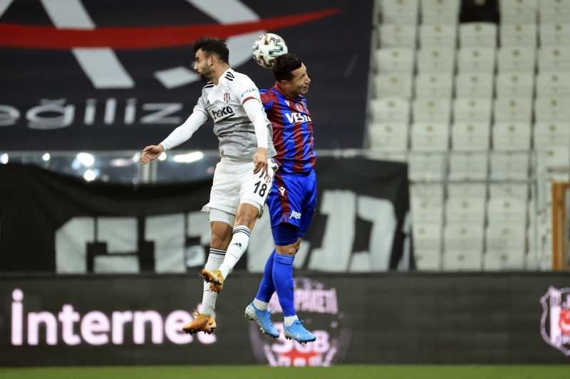 <p>Anla�maya g�re Be�ikta� Ghezzal'e<b> y�ll�k 2,5 milyon Euro ve bonus</b> �deyecek. Leicester'a ise <b>4 milyon Euro bonservis</b> bedeli verilecek. </p>