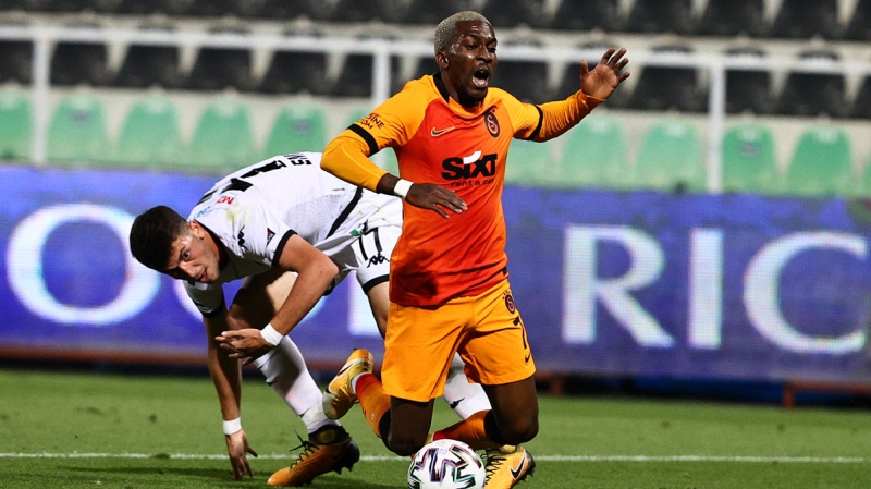 <p>Oyuncuyu kadrosuna katmak için daha önce de görüşmeler yapan <b>Sarı-Lacivertliler, Onyekuru'nun Fransız ekibinde yeni sezon planlamasına dahil edilmemesinin ardından gaza bastı.</b></p>