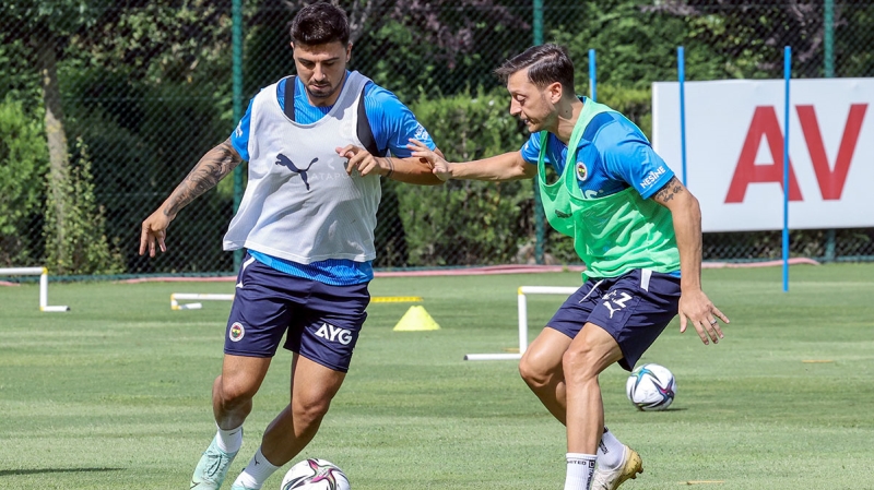 <p>Konuulan rakam, sar lacivertlilerin beklentilerinin altnda.</p>